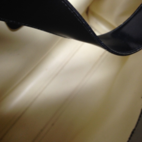 Ferragamo Large Black Enamel Patent Tote- Handbag - Picture 7 of 13